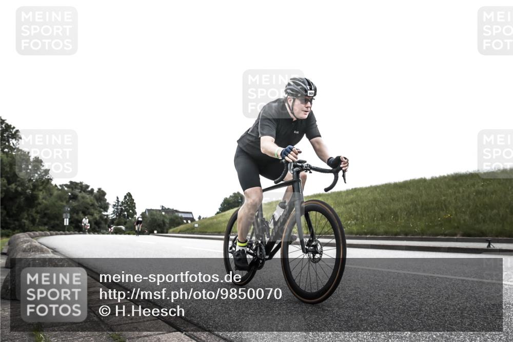 21.06.2026 - 29. Vierlanden-Triathlon H.Heesch http://msf.ph/oto/9850070 21.06.2026 12:04:19 Radfahren 893, 894, 900 meine-sportfotos.de