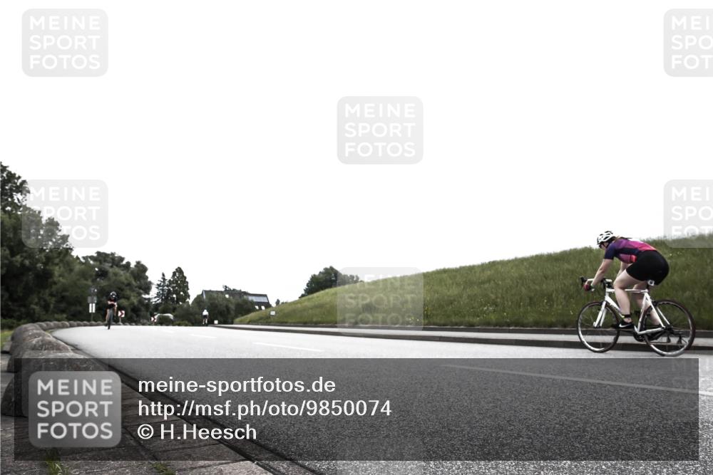 21.06.2026 - 29. Vierlanden-Triathlon H.Heesch http://msf.ph/oto/9850074 21.06.2026 12:04:25 Radfahren 863, 893 meine-sportfotos.de