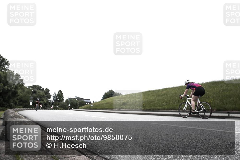 21.06.2026 - 29. Vierlanden-Triathlon H.Heesch http://msf.ph/oto/9850075 21.06.2026 12:04:25 Radfahren 863, 893 meine-sportfotos.de