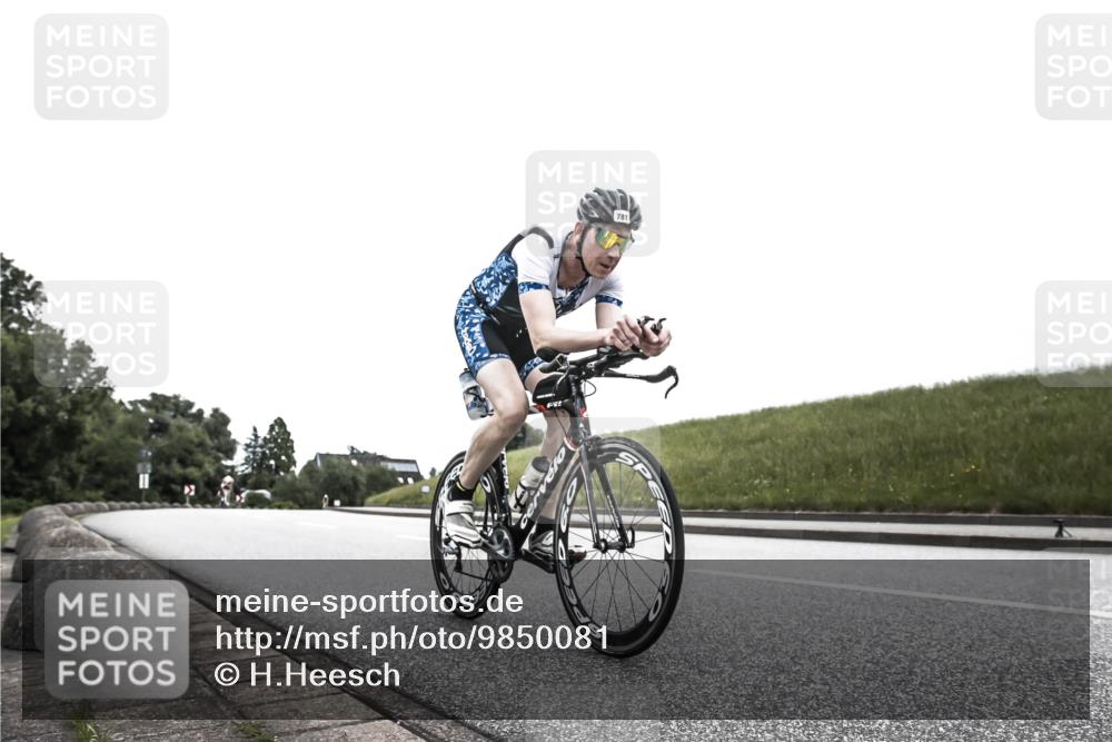 21.06.2026 - 29. Vierlanden-Triathlon H.Heesch http://msf.ph/oto/9850081 21.06.2026 12:05:03 Radfahren 245, 781, 964 meine-sportfotos.de