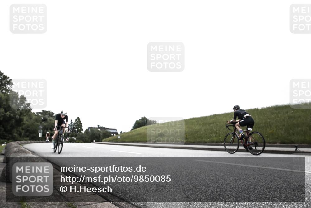 21.06.2026 - 29. Vierlanden-Triathlon H.Heesch http://msf.ph/oto/9850085 21.06.2026 12:05:08 Radfahren 882, 887, 964 meine-sportfotos.de