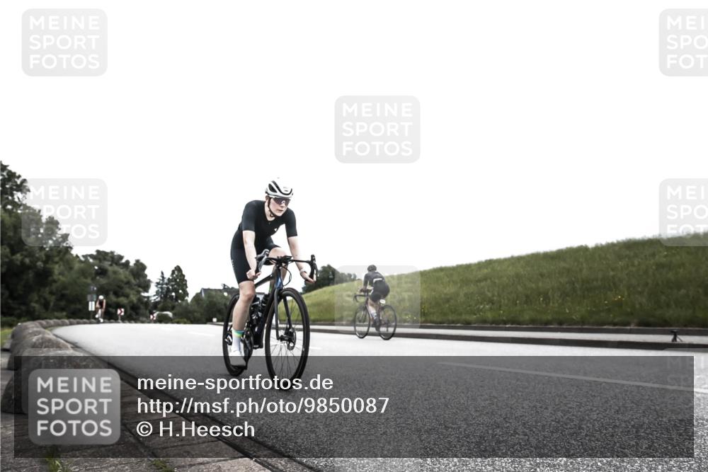 21.06.2026 - 29. Vierlanden-Triathlon H.Heesch http://msf.ph/oto/9850087 21.06.2026 12:05:08 Radfahren 882, 887, 964 meine-sportfotos.de