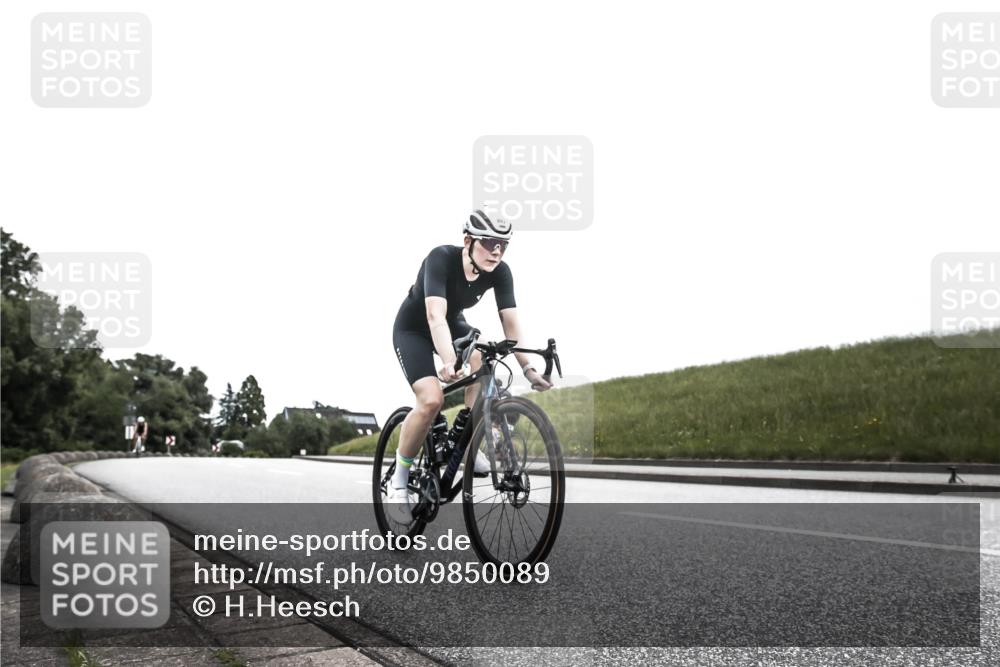 21.06.2026 - 29. Vierlanden-Triathlon H.Heesch http://msf.ph/oto/9850089 21.06.2026 12:05:09 Radfahren 882, 887, 964 meine-sportfotos.de