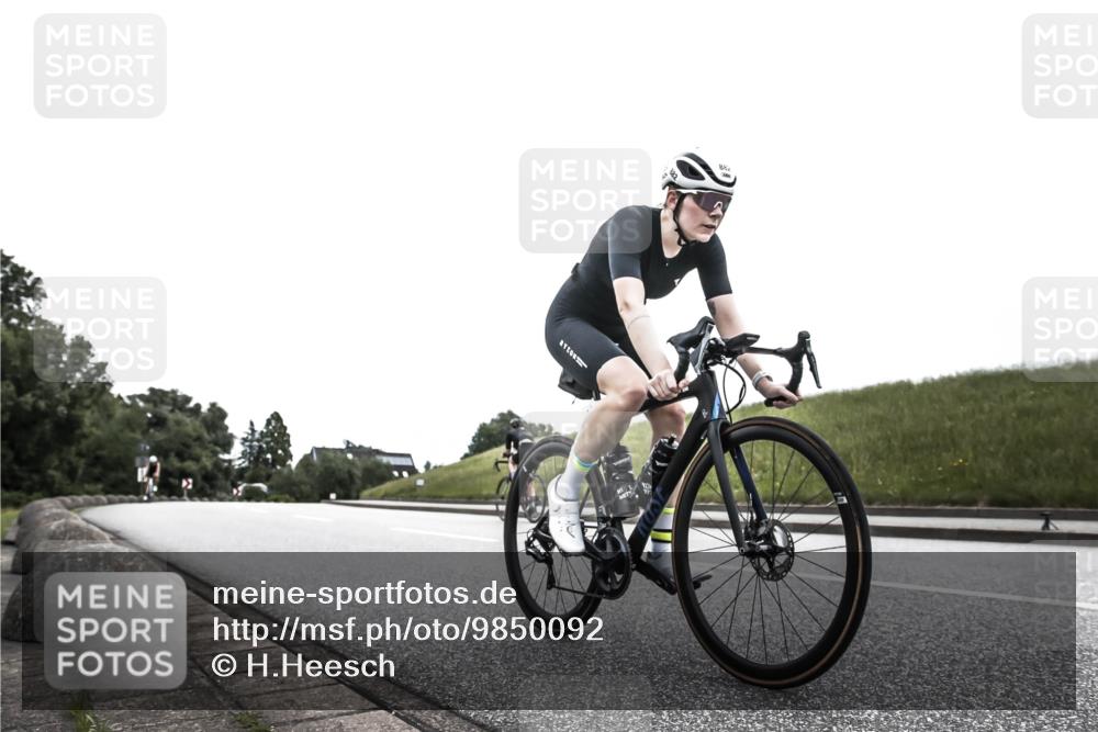 21.06.2026 - 29. Vierlanden-Triathlon H.Heesch http://msf.ph/oto/9850092 21.06.2026 12:05:09 Radfahren 882, 887, 964 meine-sportfotos.de