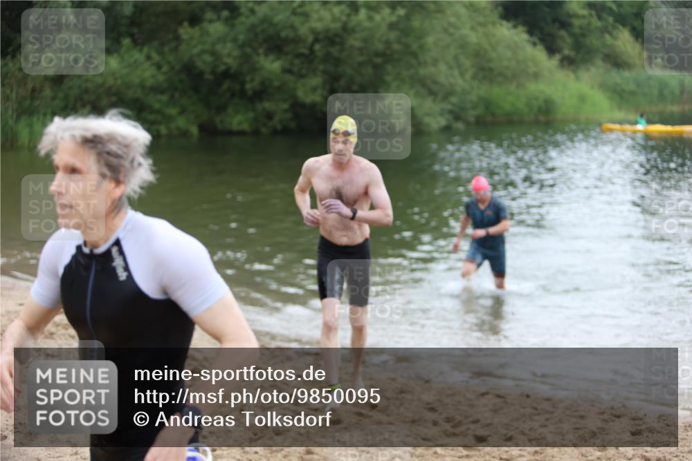 21.06.2026 - 29. Vierlanden-Triathlon Andreas Tolksdorf http://msf.ph/oto/9850095 21.06.2026 10:09:18 Schwimmen 406, 435, 439, 470 meine-sportfotos.de