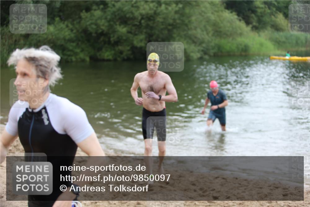 21.06.2026 - 29. Vierlanden-Triathlon Andreas Tolksdorf http://msf.ph/oto/9850097 21.06.2026 10:09:18 Schwimmen 406, 435, 439, 470 meine-sportfotos.de