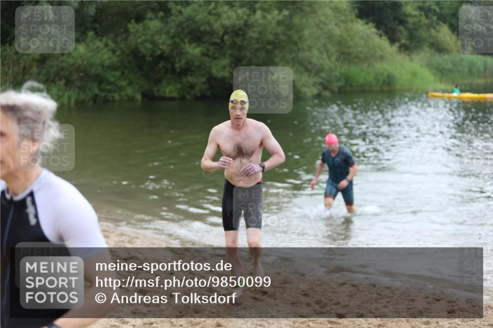 21.06.2026 - 29. Vierlanden-Triathlon Andreas Tolksdorf http://msf.ph/oto/9850099 21.06.2026 10:09:18 Schwimmen 406, 435, 439, 470 meine-sportfotos.de