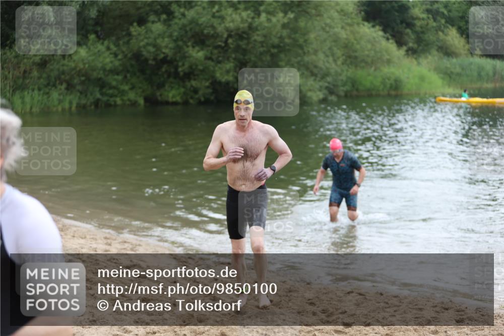 21.06.2026 - 29. Vierlanden-Triathlon Andreas Tolksdorf http://msf.ph/oto/9850100 21.06.2026 10:09:19 Schwimmen 406, 435, 439, 470 meine-sportfotos.de
