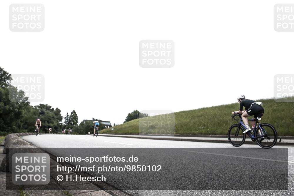 21.06.2026 - 29. Vierlanden-Triathlon H.Heesch http://msf.ph/oto/9850102 21.06.2026 12:05:36 Radfahren 662, 849, 944 meine-sportfotos.de