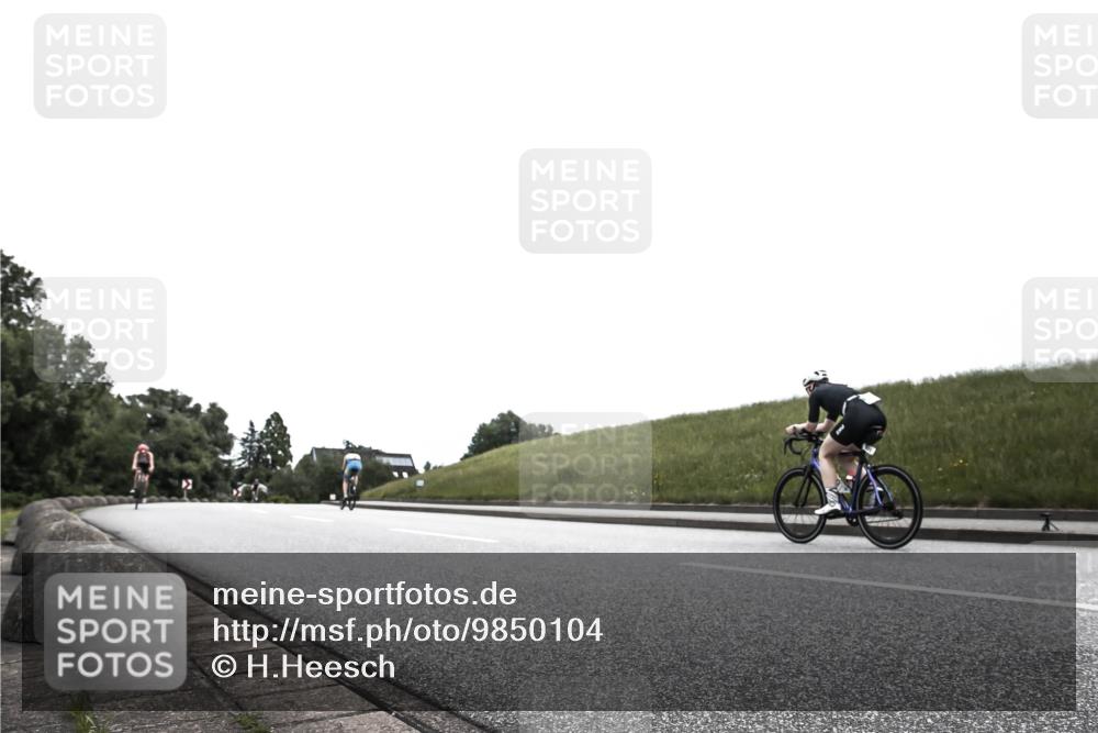 21.06.2026 - 29. Vierlanden-Triathlon H.Heesch http://msf.ph/oto/9850104 21.06.2026 12:05:36 Radfahren 662, 849, 944 meine-sportfotos.de