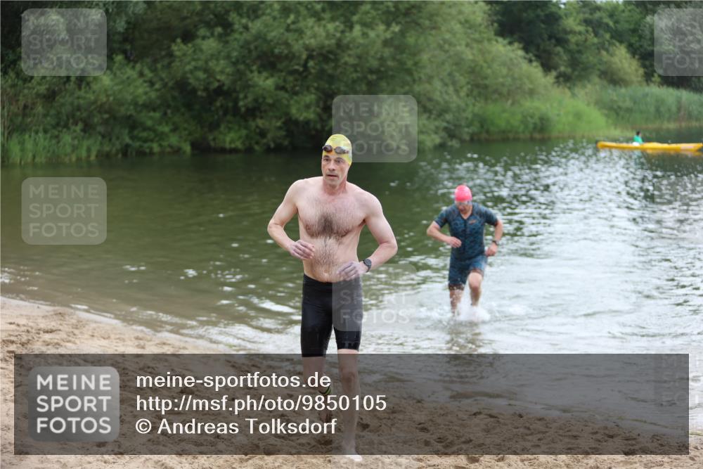 21.06.2026 - 29. Vierlanden-Triathlon Andreas Tolksdorf http://msf.ph/oto/9850105 21.06.2026 10:09:19 Schwimmen 406, 435, 439, 470 meine-sportfotos.de