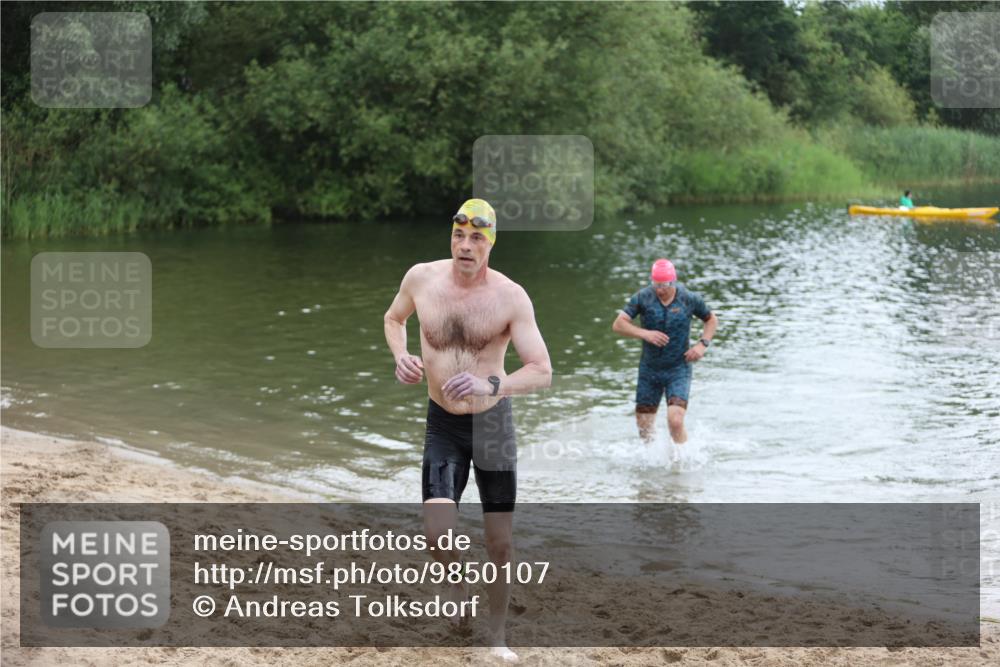 21.06.2026 - 29. Vierlanden-Triathlon Andreas Tolksdorf http://msf.ph/oto/9850107 21.06.2026 10:09:19 Schwimmen 406, 435, 439, 470 meine-sportfotos.de