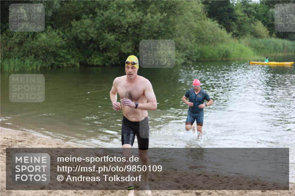 21.06.2026 - 29. Vierlanden-Triathlon Andreas Tolksdorf http://msf.ph/oto/9850109 21.06.2026 10:09:19 Schwimmen 406, 435, 439, 470 meine-sportfotos.de