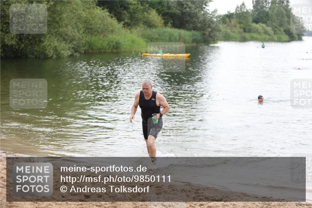 21.06.2026 - 29. Vierlanden-Triathlon Andreas Tolksdorf http://msf.ph/oto/9850111 21.06.2026 10:09:33 Schwimmen 400 meine-sportfotos.de