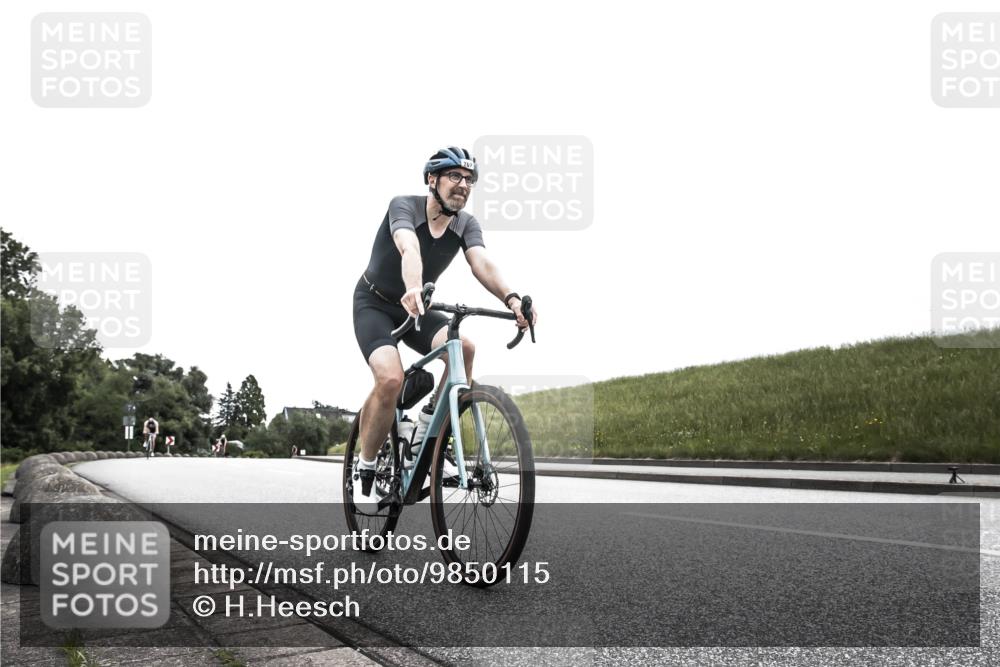 21.06.2026 - 29. Vierlanden-Triathlon H.Heesch http://msf.ph/oto/9850115 21.06.2026 12:05:44 Radfahren 767, 842, 874, 918 meine-sportfotos.de