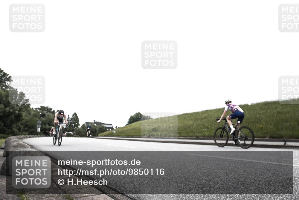 21.06.2026 - 29. Vierlanden-Triathlon H.Heesch http://msf.ph/oto/9850116 21.06.2026 12:05:46 Radfahren 721, 767, 879, 918 meine-sportfotos.de