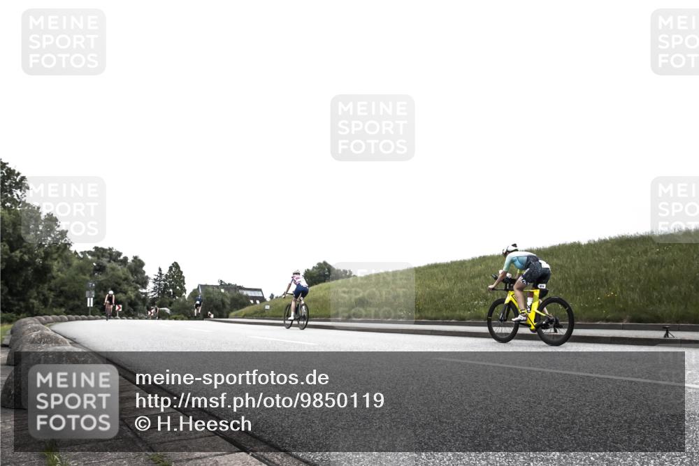 21.06.2026 - 29. Vierlanden-Triathlon H.Heesch http://msf.ph/oto/9850119 21.06.2026 12:05:47 Radfahren 721, 767, 879, 918 meine-sportfotos.de