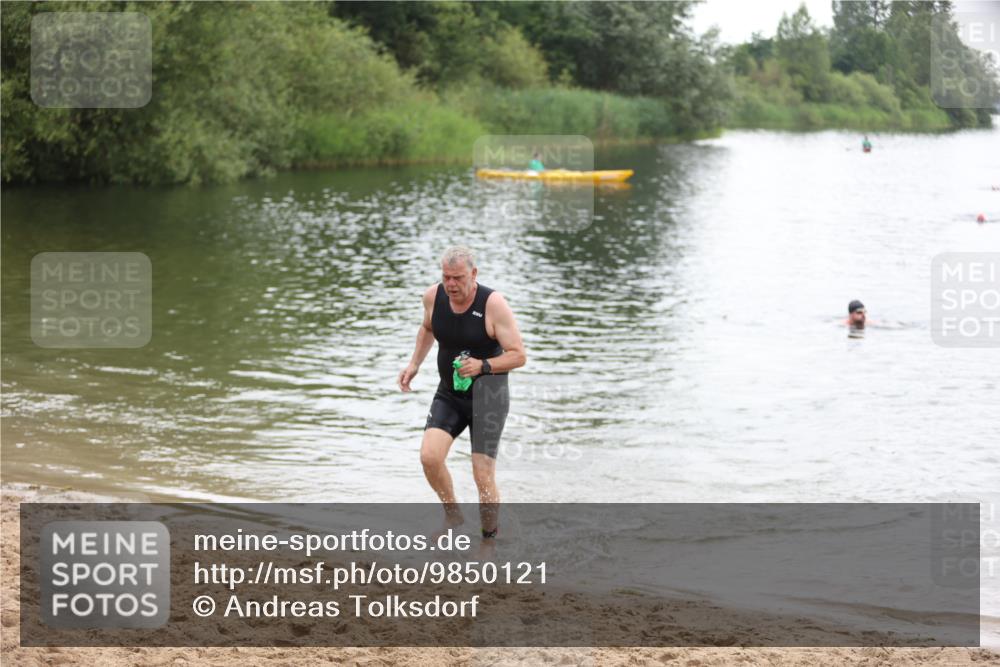21.06.2026 - 29. Vierlanden-Triathlon Andreas Tolksdorf http://msf.ph/oto/9850121 21.06.2026 10:09:34 Schwimmen 400 meine-sportfotos.de