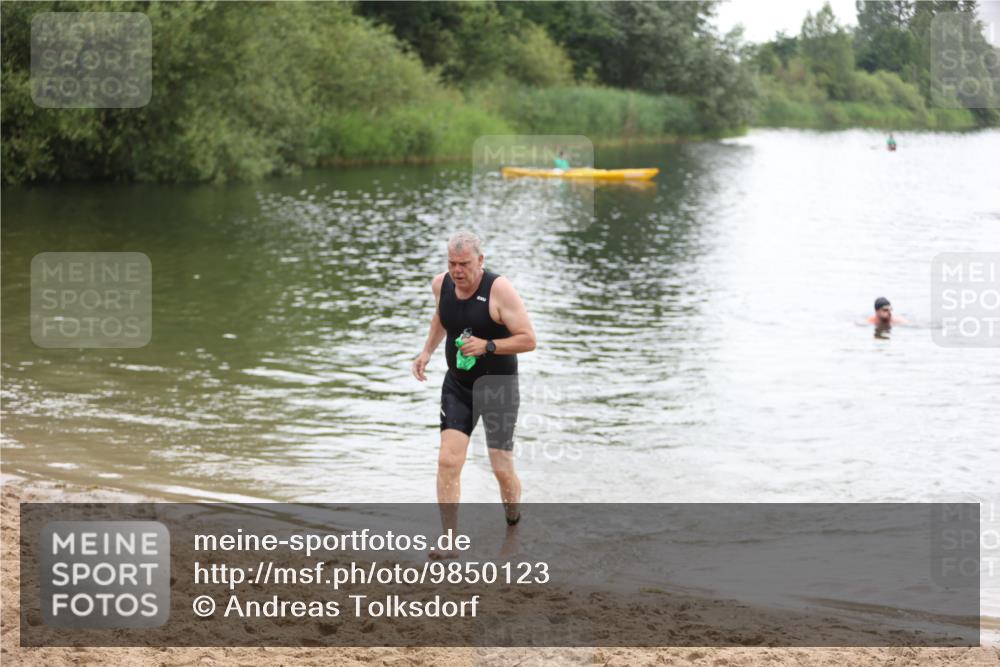 21.06.2026 - 29. Vierlanden-Triathlon Andreas Tolksdorf http://msf.ph/oto/9850123 21.06.2026 10:09:34 Schwimmen 400 meine-sportfotos.de