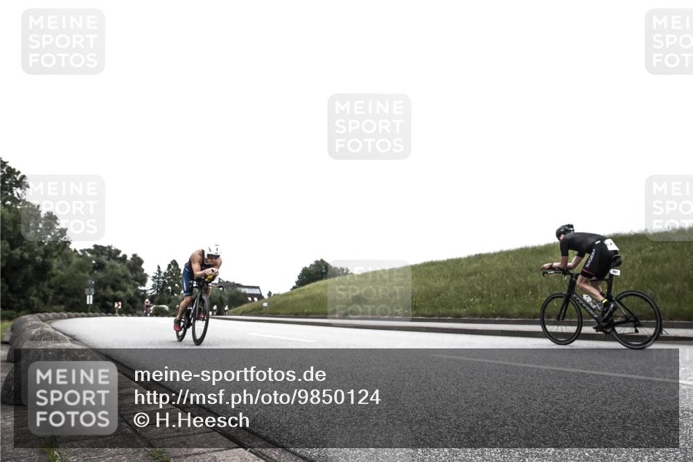 21.06.2026 - 29. Vierlanden-Triathlon H.Heesch http://msf.ph/oto/9850124 21.06.2026 12:05:54 Radfahren 827, 942, 955 meine-sportfotos.de