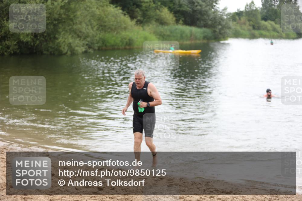 21.06.2026 - 29. Vierlanden-Triathlon Andreas Tolksdorf http://msf.ph/oto/9850125 21.06.2026 10:09:34 Schwimmen 400 meine-sportfotos.de