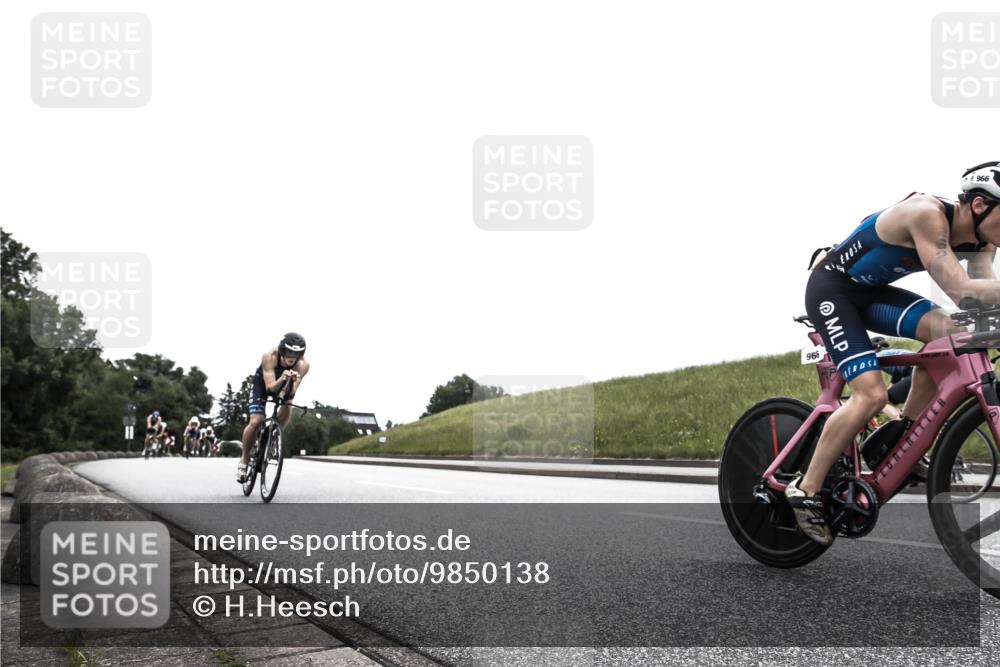 21.06.2026 - 29. Vierlanden-Triathlon H.Heesch http://msf.ph/oto/9850138 21.06.2026 12:06:08 Radfahren 248, 264, 706, 829, 913, 919, 941, 954, 956, 957, 963, 965, 966, 972, 975 meine-sportfotos.de