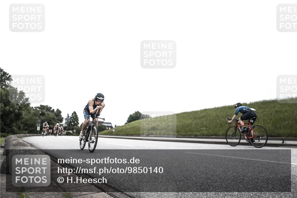 21.06.2026 - 29. Vierlanden-Triathlon H.Heesch http://msf.ph/oto/9850140 21.06.2026 12:06:08 Radfahren 248, 264, 706, 829, 913, 919, 941, 954, 956, 957, 963, 965, 966, 972, 975 meine-sportfotos.de