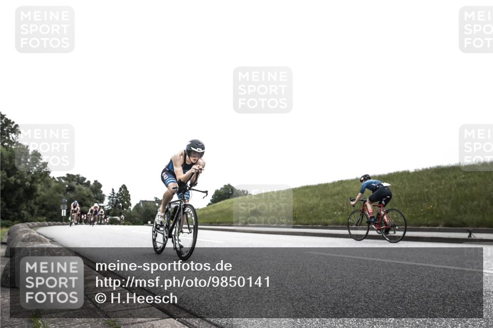 21.06.2026 - 29. Vierlanden-Triathlon H.Heesch http://msf.ph/oto/9850141 21.06.2026 12:06:08 Radfahren 248, 264, 706, 829, 913, 919, 941, 954, 956, 957, 963, 965, 966, 972, 975 meine-sportfotos.de
