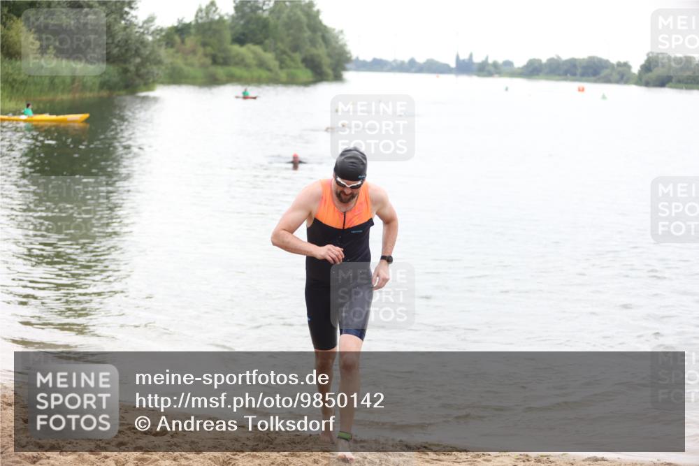 21.06.2026 - 29. Vierlanden-Triathlon Andreas Tolksdorf http://msf.ph/oto/9850142 21.06.2026 10:09:50 Schwimmen 427 meine-sportfotos.de