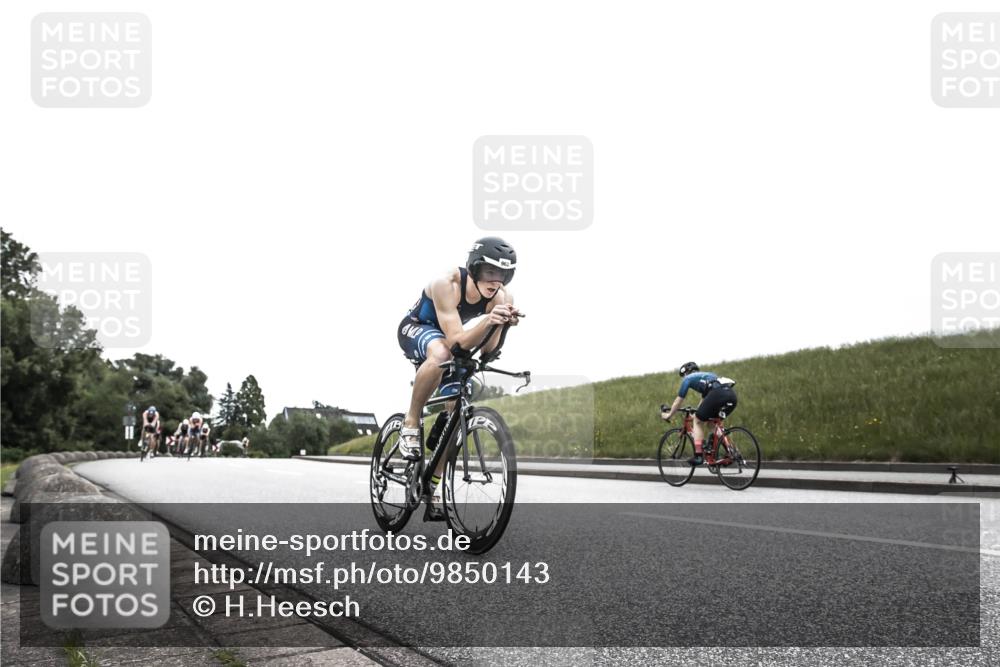 21.06.2026 - 29. Vierlanden-Triathlon H.Heesch http://msf.ph/oto/9850143 21.06.2026 12:06:08 Radfahren 248, 264, 706, 829, 913, 919, 941, 954, 956, 957, 963, 965, 966, 972, 975 meine-sportfotos.de