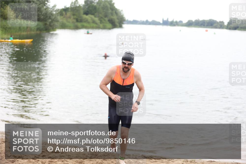 21.06.2026 - 29. Vierlanden-Triathlon Andreas Tolksdorf http://msf.ph/oto/9850146 21.06.2026 10:09:50 Schwimmen 427 meine-sportfotos.de