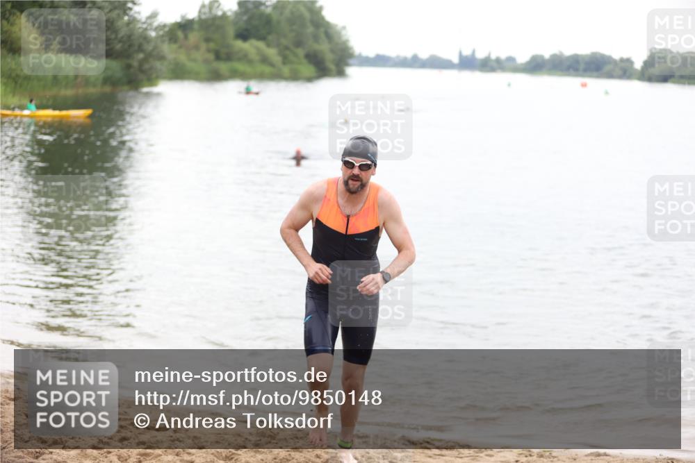 21.06.2026 - 29. Vierlanden-Triathlon Andreas Tolksdorf http://msf.ph/oto/9850148 21.06.2026 10:09:50 Schwimmen 427 meine-sportfotos.de