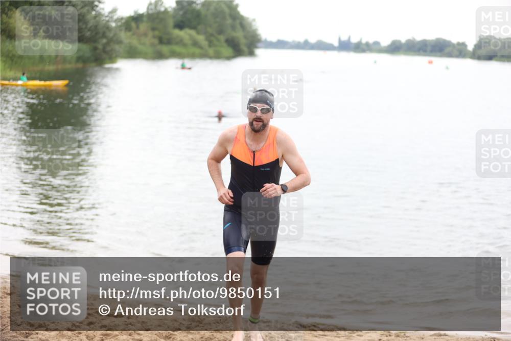21.06.2026 - 29. Vierlanden-Triathlon Andreas Tolksdorf http://msf.ph/oto/9850151 21.06.2026 10:09:50 Schwimmen 427 meine-sportfotos.de