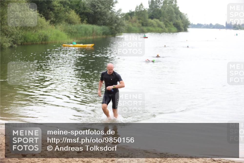 21.06.2026 - 29. Vierlanden-Triathlon Andreas Tolksdorf http://msf.ph/oto/9850156 21.06.2026 10:10:24 Schwimmen 412 meine-sportfotos.de