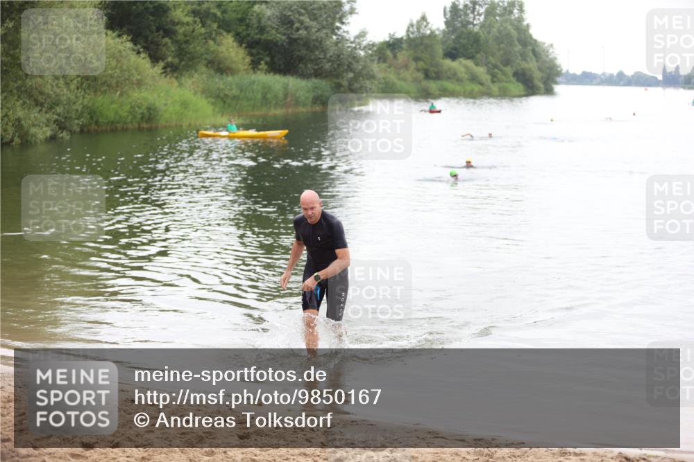 21.06.2026 - 29. Vierlanden-Triathlon Andreas Tolksdorf http://msf.ph/oto/9850167 21.06.2026 10:10:24 Schwimmen 412 meine-sportfotos.de