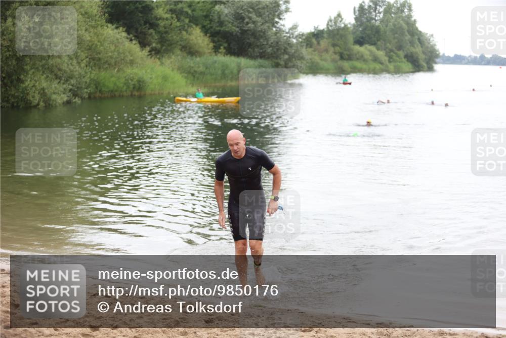 21.06.2026 - 29. Vierlanden-Triathlon Andreas Tolksdorf http://msf.ph/oto/9850176 21.06.2026 10:10:25 Schwimmen 412 meine-sportfotos.de