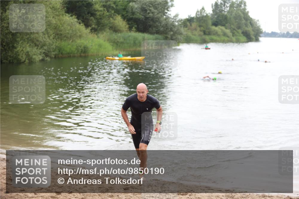 21.06.2026 - 29. Vierlanden-Triathlon Andreas Tolksdorf http://msf.ph/oto/9850190 21.06.2026 10:10:25 Schwimmen 412 meine-sportfotos.de