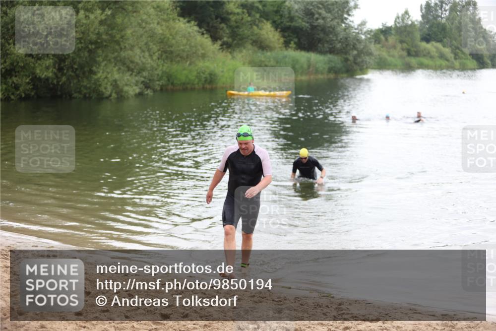 21.06.2026 - 29. Vierlanden-Triathlon Andreas Tolksdorf http://msf.ph/oto/9850194 21.06.2026 10:10:59 Schwimmen 411, 461 meine-sportfotos.de