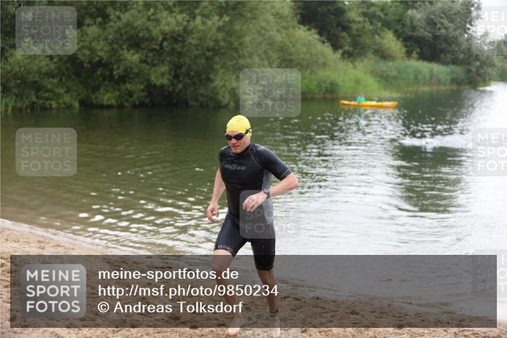21.06.2026 - 29. Vierlanden-Triathlon Andreas Tolksdorf http://msf.ph/oto/9850234 21.06.2026 10:11:07 Schwimmen 411, 461 meine-sportfotos.de