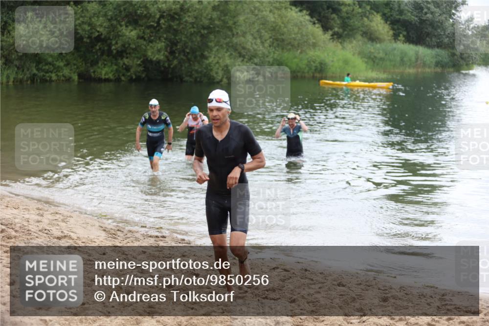 21.06.2026 - 29. Vierlanden-Triathlon Andreas Tolksdorf http://msf.ph/oto/9850256 21.06.2026 10:11:33 Schwimmen 402, 404, 426, 463 meine-sportfotos.de