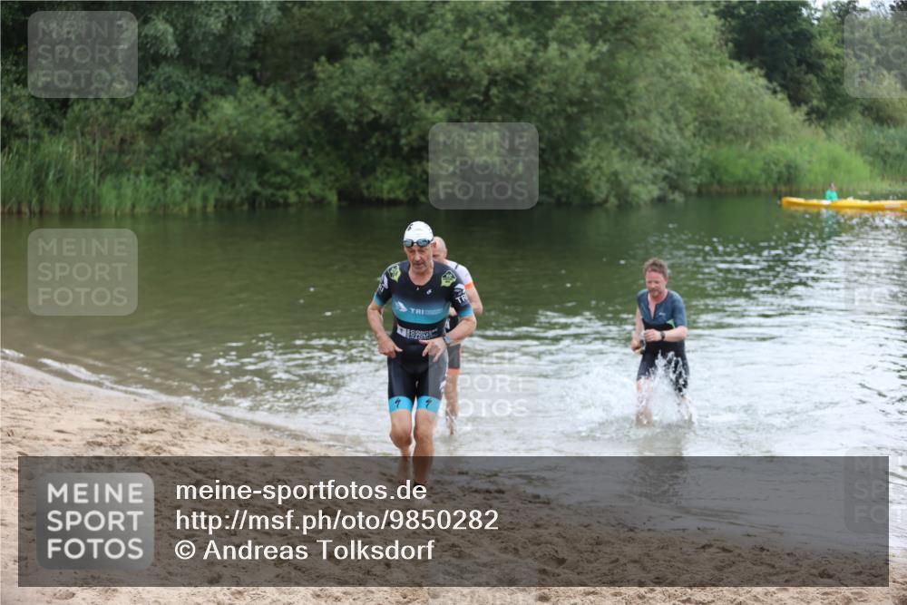 21.06.2026 - 29. Vierlanden-Triathlon Andreas Tolksdorf http://msf.ph/oto/9850282 21.06.2026 10:11:38 Schwimmen 402, 404, 426, 463 meine-sportfotos.de