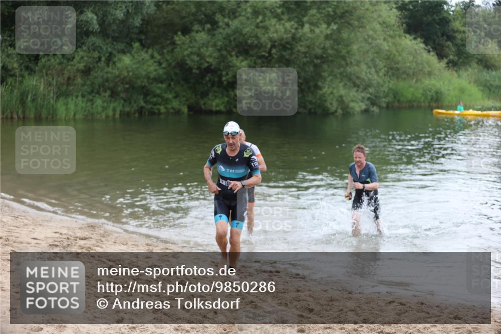21.06.2026 - 29. Vierlanden-Triathlon Andreas Tolksdorf http://msf.ph/oto/9850286 21.06.2026 10:11:38 Schwimmen 402, 404, 426, 463 meine-sportfotos.de