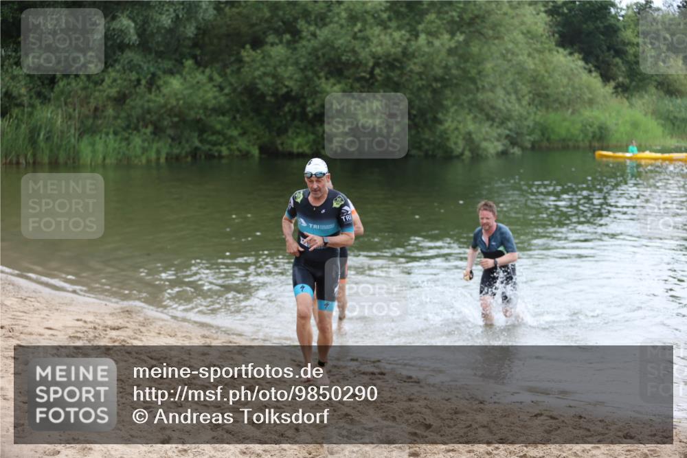 21.06.2026 - 29. Vierlanden-Triathlon Andreas Tolksdorf http://msf.ph/oto/9850290 21.06.2026 10:11:38 Schwimmen 402, 404, 426, 463 meine-sportfotos.de