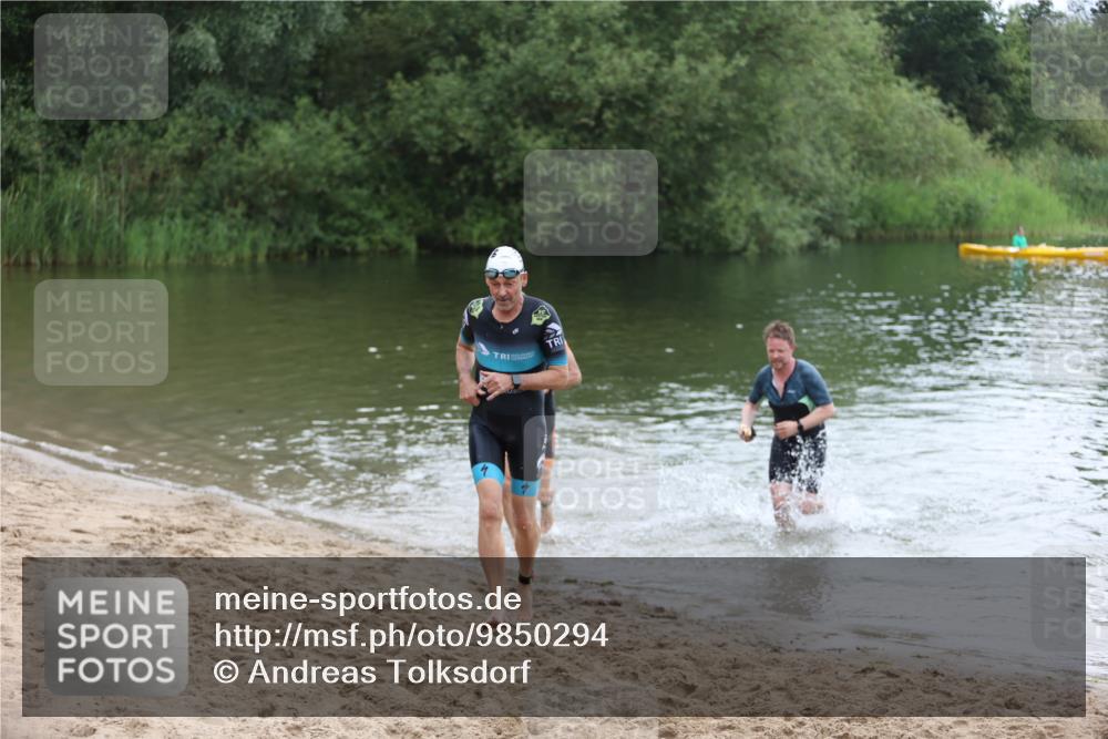 21.06.2026 - 29. Vierlanden-Triathlon Andreas Tolksdorf http://msf.ph/oto/9850294 21.06.2026 10:11:38 Schwimmen 402, 404, 426, 463 meine-sportfotos.de