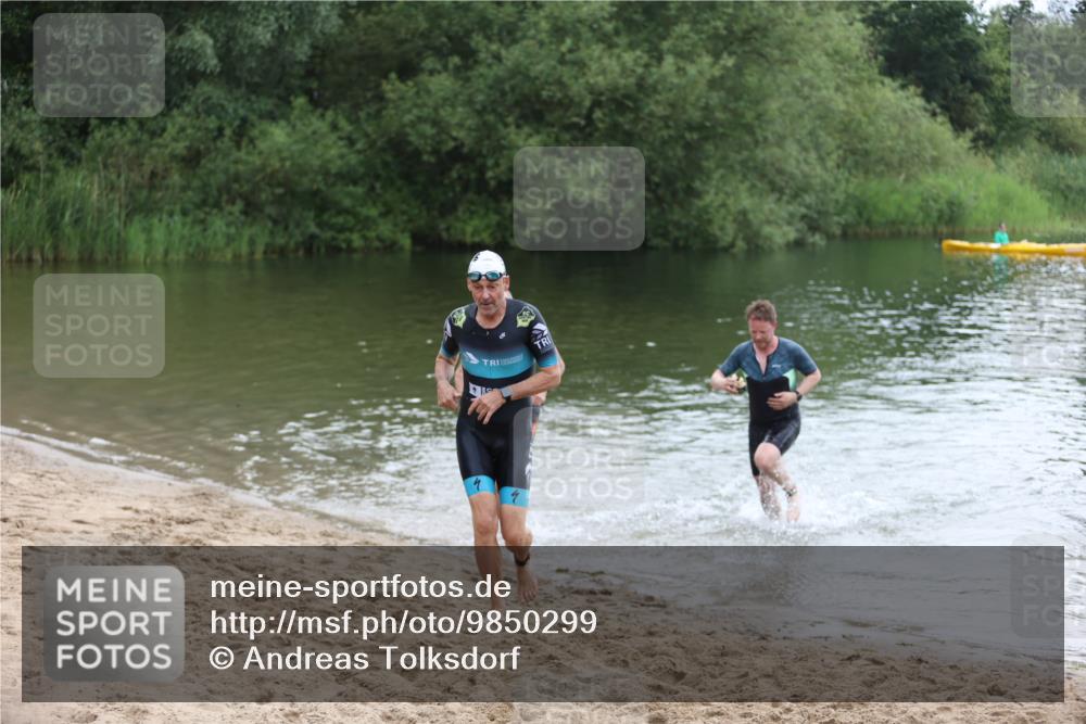 21.06.2026 - 29. Vierlanden-Triathlon Andreas Tolksdorf http://msf.ph/oto/9850299 21.06.2026 10:11:38 Schwimmen 402, 404, 426, 463 meine-sportfotos.de