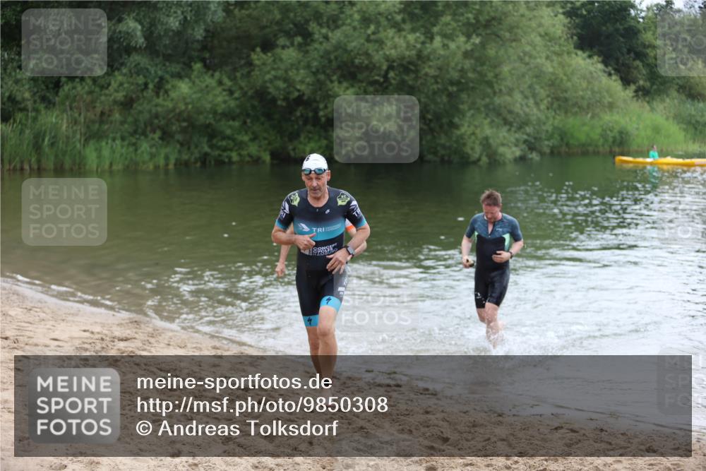 21.06.2026 - 29. Vierlanden-Triathlon Andreas Tolksdorf http://msf.ph/oto/9850308 21.06.2026 10:11:38 Schwimmen 402, 404, 426, 463 meine-sportfotos.de