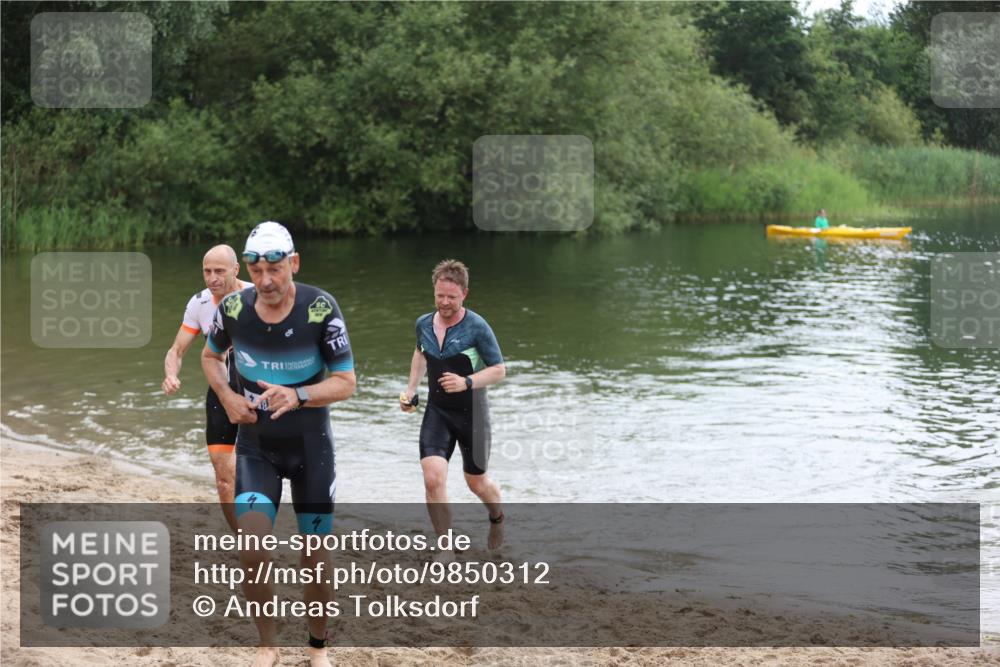 21.06.2026 - 29. Vierlanden-Triathlon Andreas Tolksdorf http://msf.ph/oto/9850312 21.06.2026 10:11:39 Schwimmen 402, 426, 463 meine-sportfotos.de