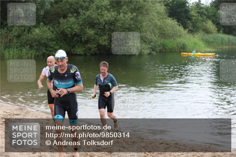 21.06.2026 - 29. Vierlanden-Triathlon Andreas Tolksdorf http://msf.ph/oto/9850314 21.06.2026 10:11:40 Schwimmen 402, 426, 463 meine-sportfotos.de