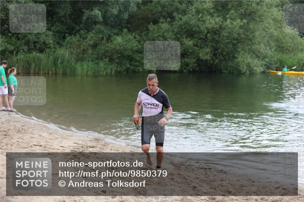 21.06.2026 - 29. Vierlanden-Triathlon Andreas Tolksdorf http://msf.ph/oto/9850379 21.06.2026 10:12:51 Schwimmen 396, 542 meine-sportfotos.de