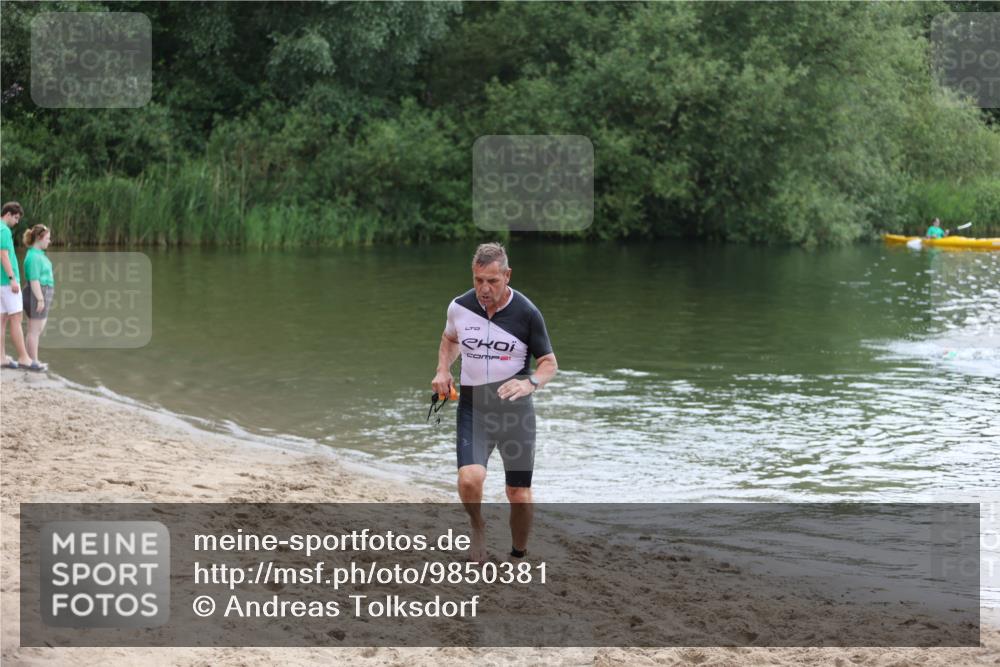 21.06.2026 - 29. Vierlanden-Triathlon Andreas Tolksdorf http://msf.ph/oto/9850381 21.06.2026 10:12:51 Schwimmen 396, 542 meine-sportfotos.de